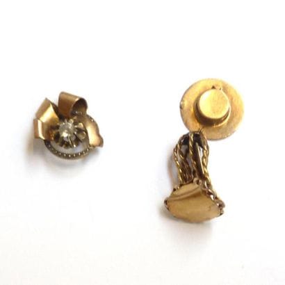 37 bis. Petit lot de débris d'or 18K (750°/°°),...