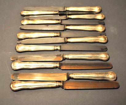 Douze petits couteaux manche argent 925°...