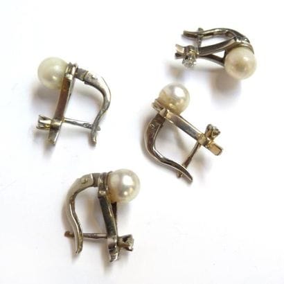 PARURE en or 18K (750°/°°) composée d'une...