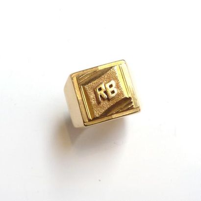 CHEVALIERE en or jaune 18K (750°/°°). poids:...