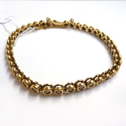 BRACELET en or jaune 18K (750°/°°) en maillons...