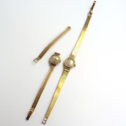 LOT de deux montres bracelet dame en or 18K...