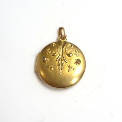 PENDENTIF porte-photo en or jaune 18K (750°/°°)...