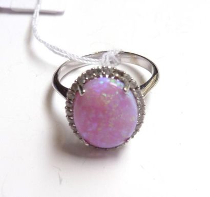 BAGUE en or gris 14K (585/°°) ornée d'une...