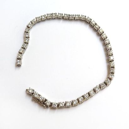 BRACELET RIVIERE en or blanc 18K (750°/°°)...