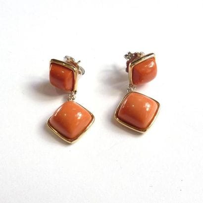 Paire de PENDANTS D'OREILLES en or rose (750/°°),...