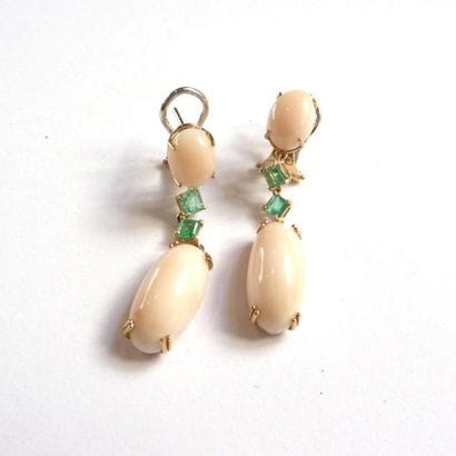 Paire de PENDANTS D'OREILLES en or rose (750/°°),...