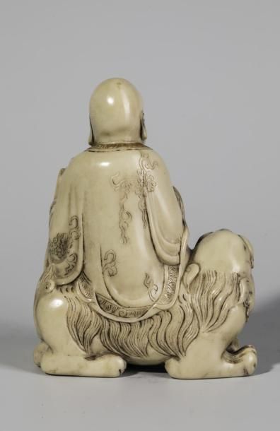 Statuette en stéatite représentant un Lohan...
