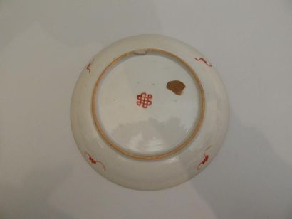 Coupe en porcelaine à décor de sceptre et...