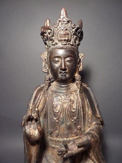 111 bis. Tara assise en position d’offrande...