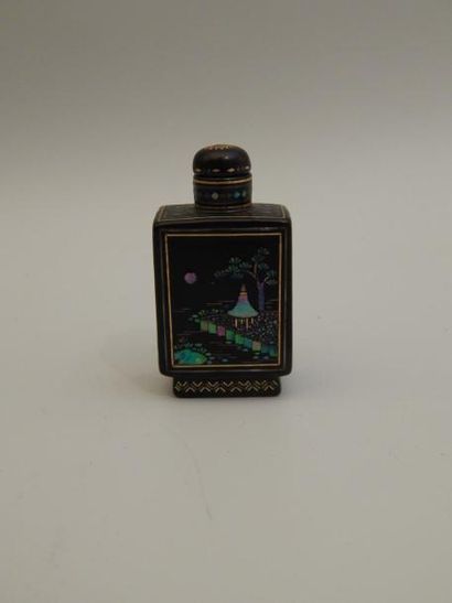 Tabatière rectangulaire en laque burgautée...