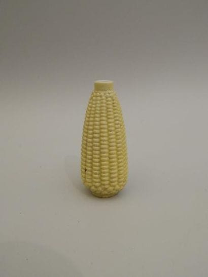 Tabatière en porcelaine jaune en forme d’épi...
