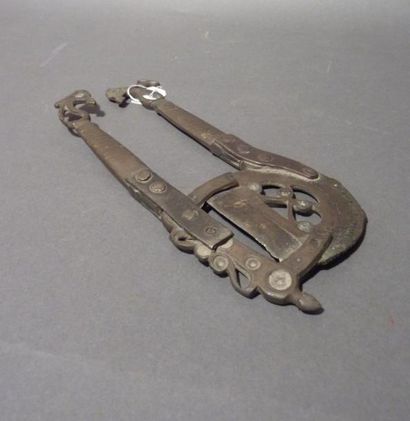 123 quat. Lot comprenant : un briquet de...