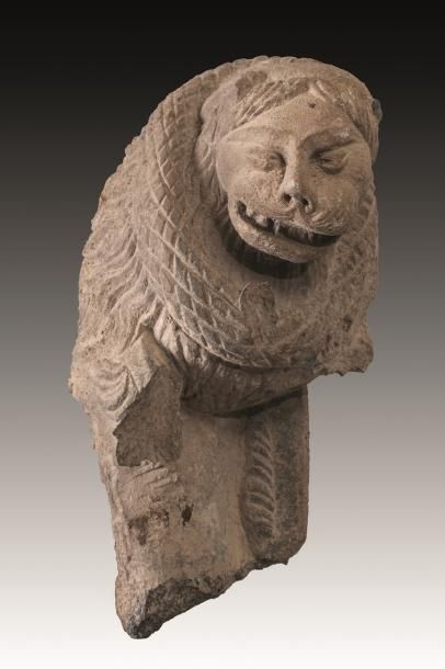 Protome de lion en schiste. H : 28 cm. GANDHARA...