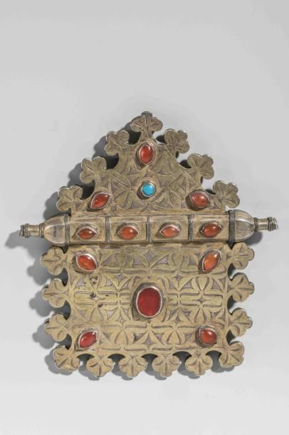 Porte-amulette en métal argentifère doré...