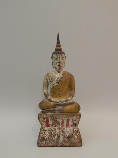 Bouddha assis en position d’offrande en bois...