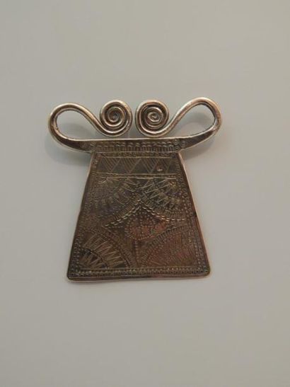 Pendentif en métal argentifère. Hmong, Indochine....