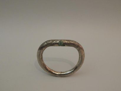 Bracelet en métal argentifère. Hmong, Indochine....