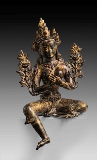 Tara assise en délassement en bronze doré....