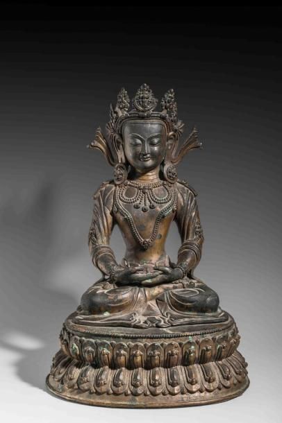 Tara Amytayus en bronze assise sur une base...