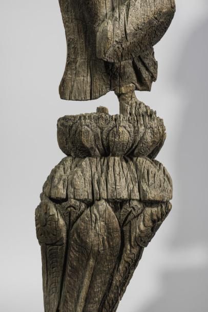 Statuette en bois représentant Sarasvati...