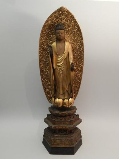 Statue en bois doré de Bouddha debout sur...