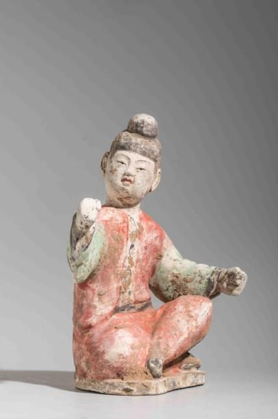 Statuette en terre cuite à polychromie représentant...