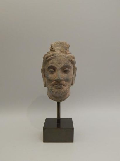 Tête de barbu en schiste (manque à la coiffure...