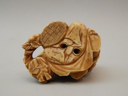 Netsuke en ivoire représentant un marchand...
