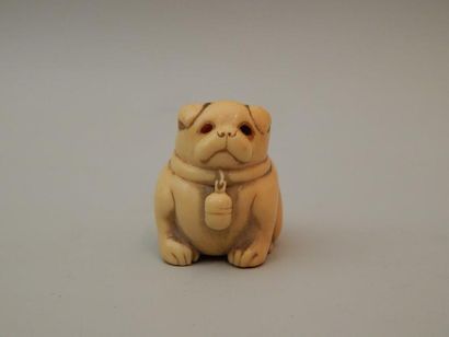 Netsuke en ivoire représentant un chien....