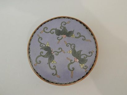 Boîte ronde en bronze et émaux cloisonnés...