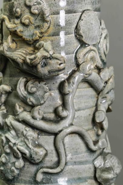 Paire de vases « Humping » en grés porcelaineux....