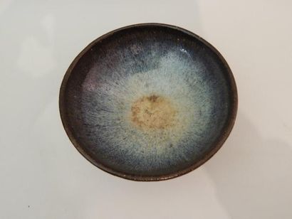 Bol à thé conique évasé, en poterie crème...
