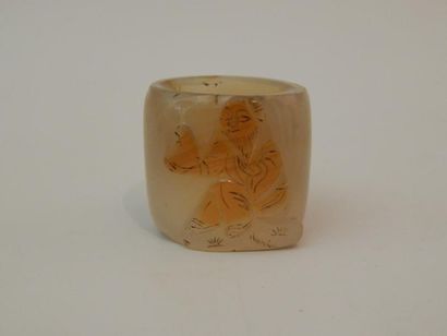 Bague d’archer en agate, sculptée en relief...