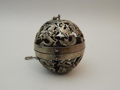 Boule de canton en métal. Fin du XIXe siècle....