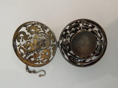 Boule de canton en métal. Fin du XIXe siècle....