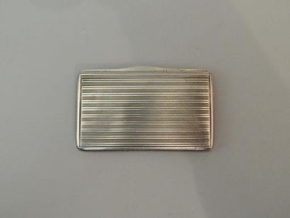 Boite à cigarettes en argent à décor émaillé...