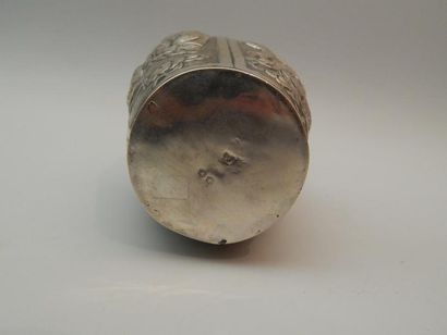 Vase en métal argentifère. H : 17 cm. (XXe...