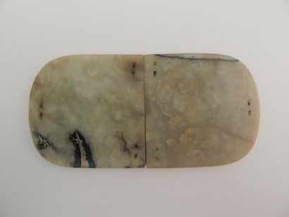 Deux plaques en jade à décor d’enfants et...