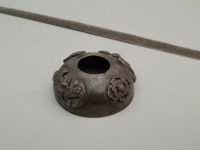 Deux objets de lettré en métal argentifère....