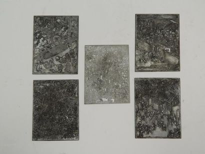 Cinq plaques à impression. L : 8.5 x 11 cm....