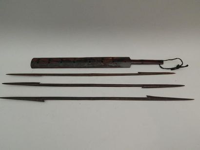 Quatre éléments de tissage en bambou. L :...