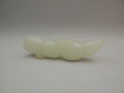 Jade blanc sculpté orné d’un enfant et d’une...