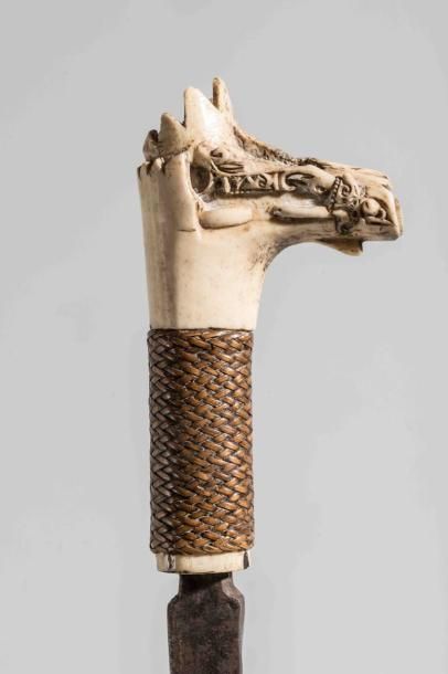 Sabre « Mandau » de chasseurs de têtes de...