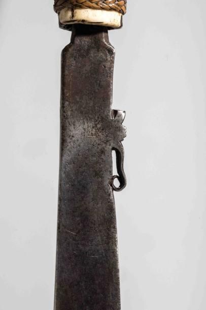 Sabre « Mandau » de chasseurs de têtes de...