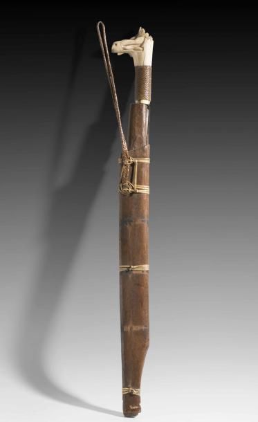 Sabre « Mandau » de chasseurs de têtes de...