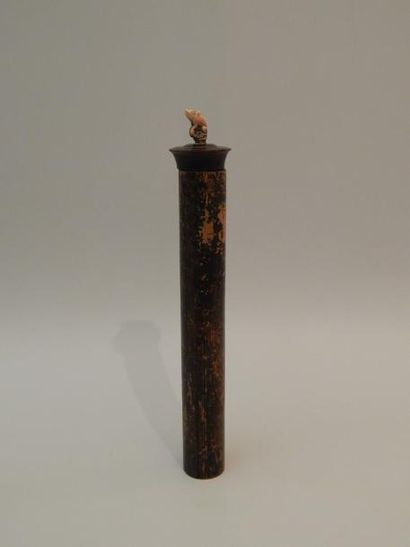 Tube en bambou pour bâtons d’encens. Birmanie,...