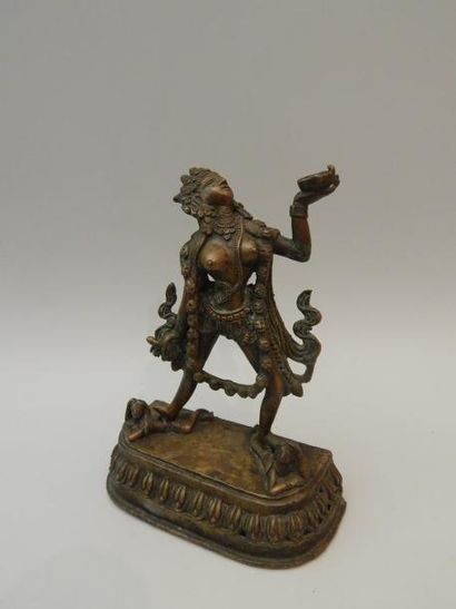 49 bis. Daikini en bronze. Népal, fin du...