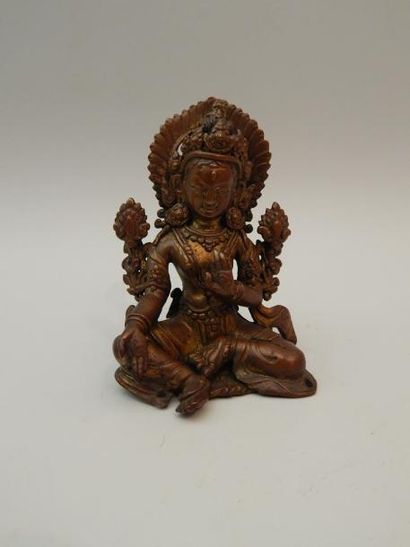 49 ter. Tara assise en bronze partiellement...