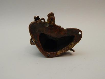 49 ter. Tara assise en bronze partiellement...